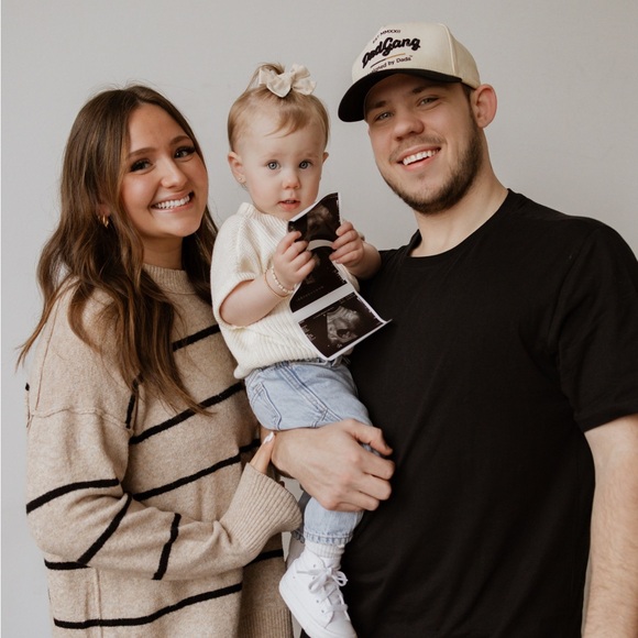 Meet your Posher, Madison - Picture 1 of 1